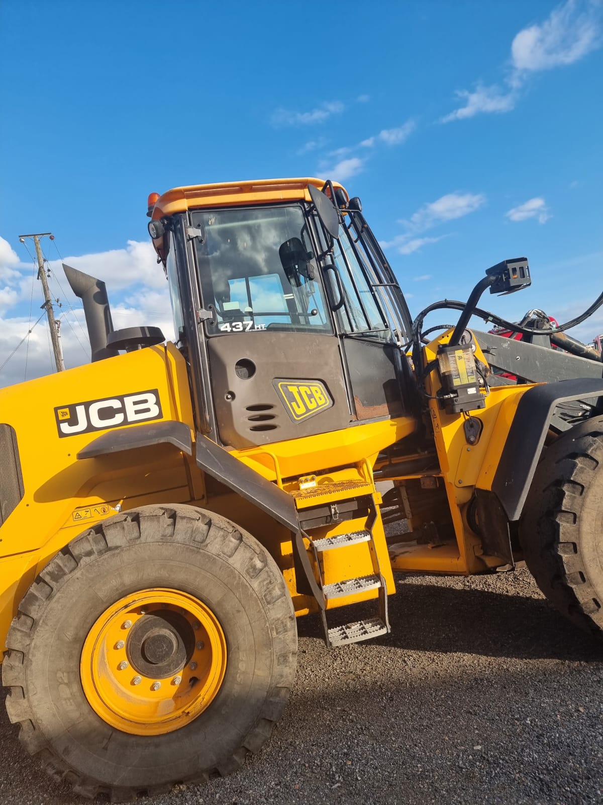 JCB 437HT Wheel Loader - Image 4