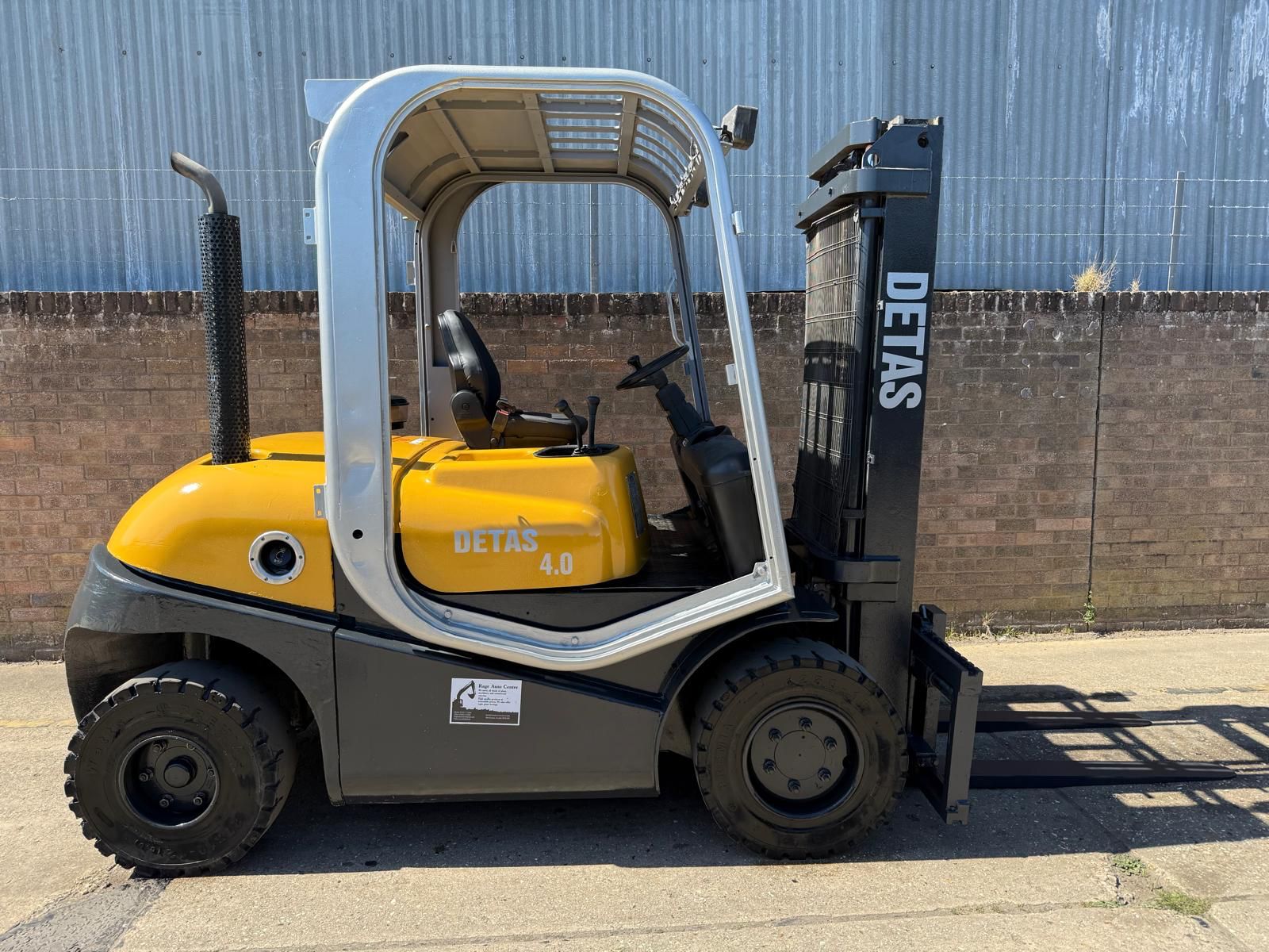 DETAS Forklift - Image 3