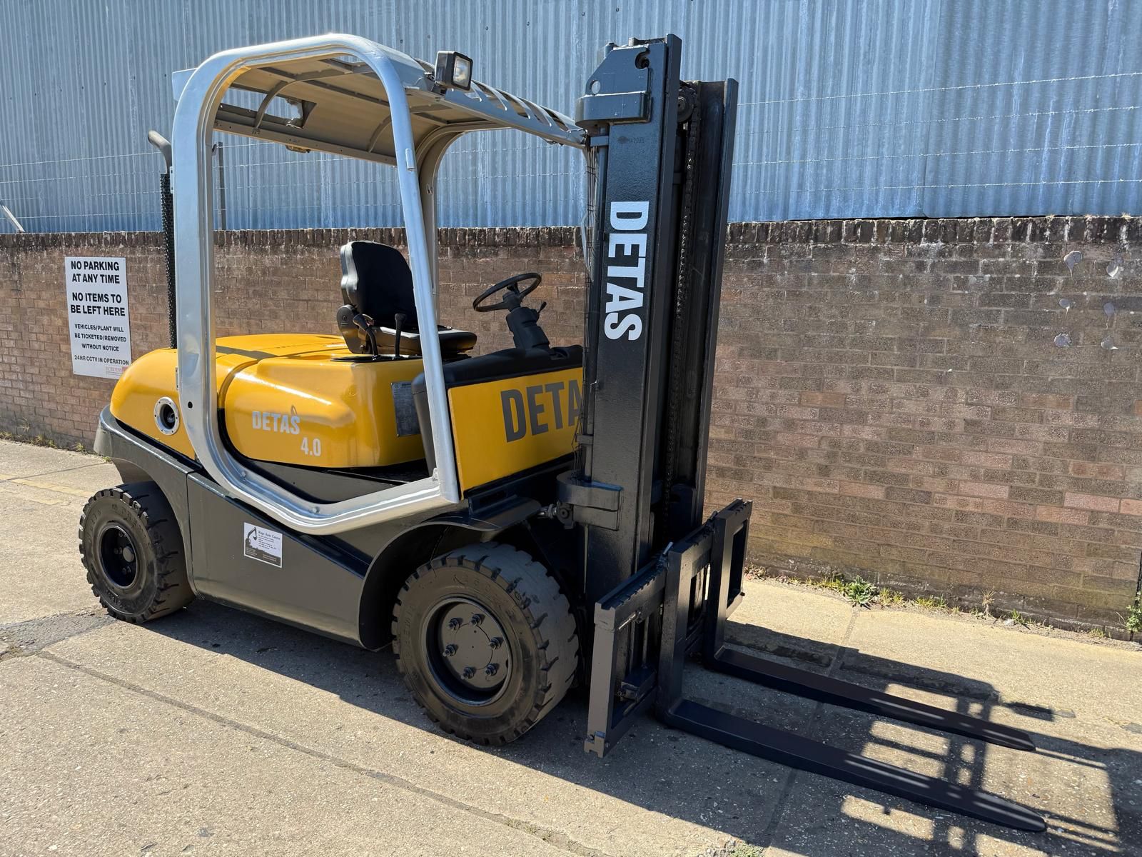 DETAS Forklift - Image 2