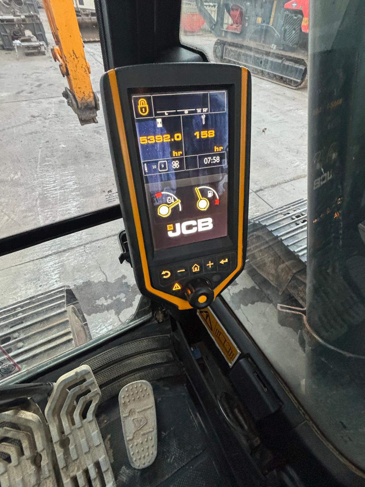 JCB JS220LC 4F Excavator - Image 4